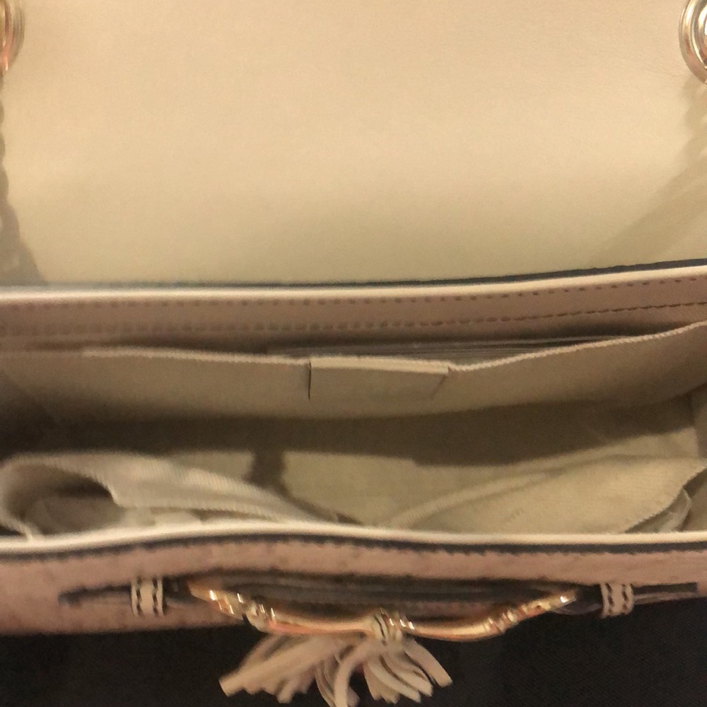 Ivory Gucci authentic bag. NWOT. This is the latest Gucci trending bag. - Picture 6 of 14